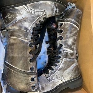 Dr. Martens Triumph 1914 boots
